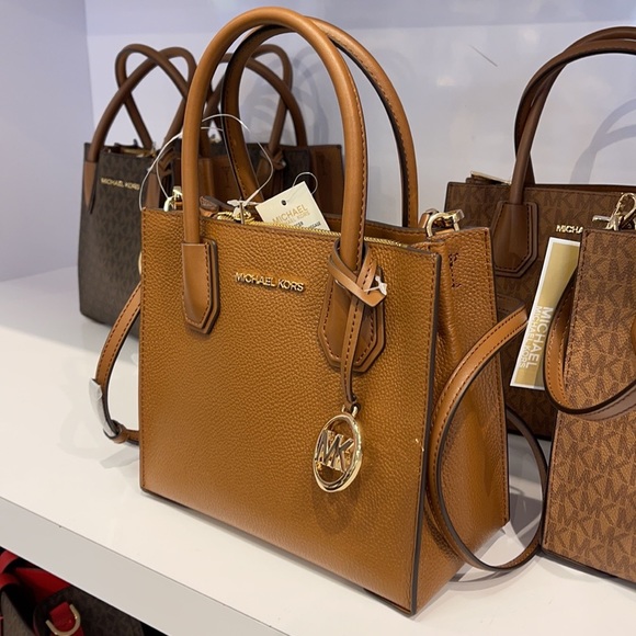 Michael Kors Mercer Medium Pebbled Leather Crossbody Bag - Picture 3 of 16